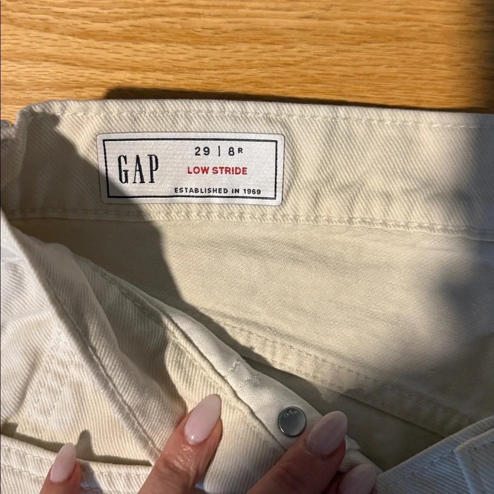 GAP Women’s Cream Low Stride Wide Leg Jeans - Picture 2 of 3
